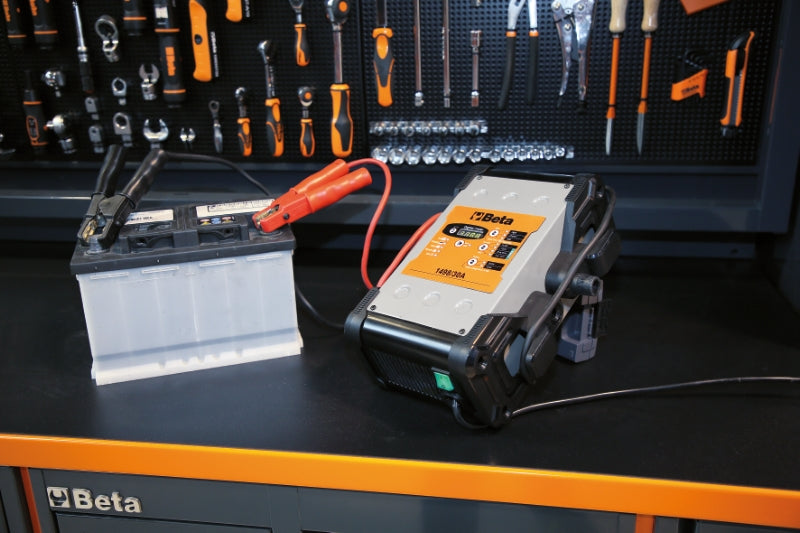 1498/30A-BATTERY CHARGER 12V