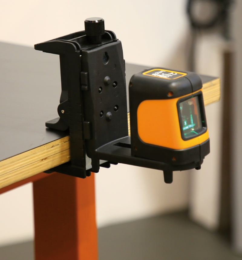 1697 30-​CROSS LASER LEVEL - 30M - IN CASE