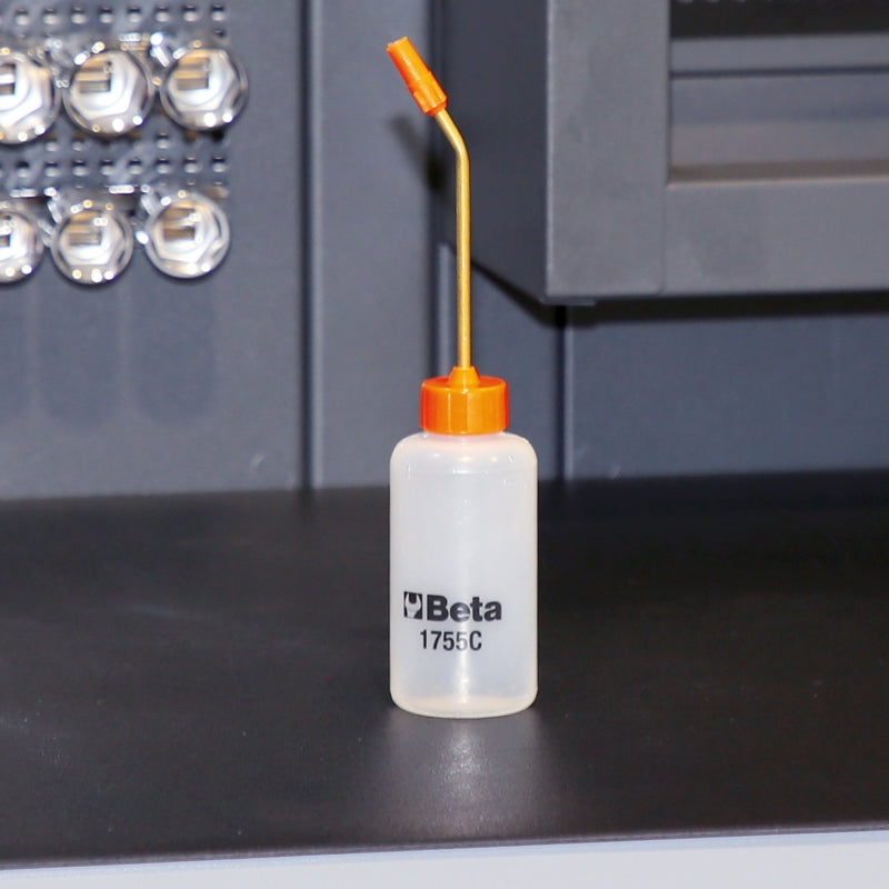 1755C 125-PLASTIC OIL CANS - CURVED