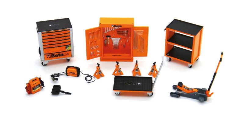 9524SC 1:18-MINIATURE BETA GARAGE